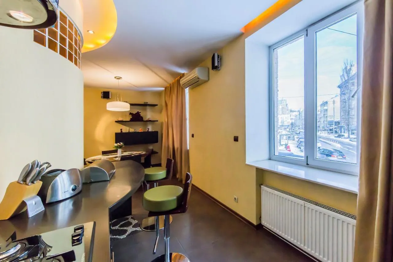 Kresatik Street City Center For Big Family Kijev Apartman