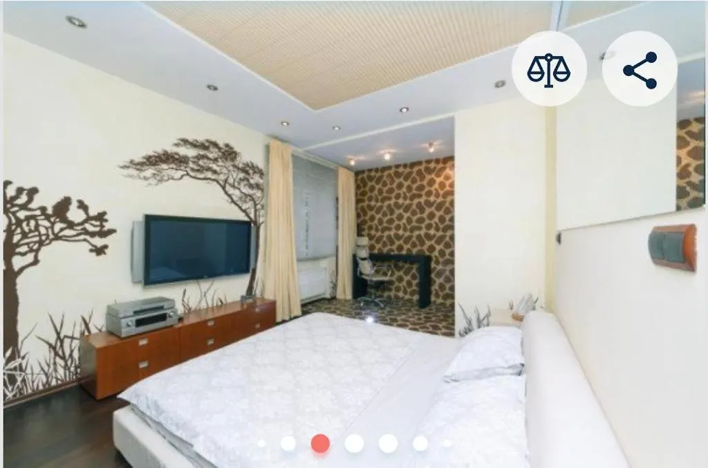 Kresatik Street City Center For Big Family Kiev Ukraine