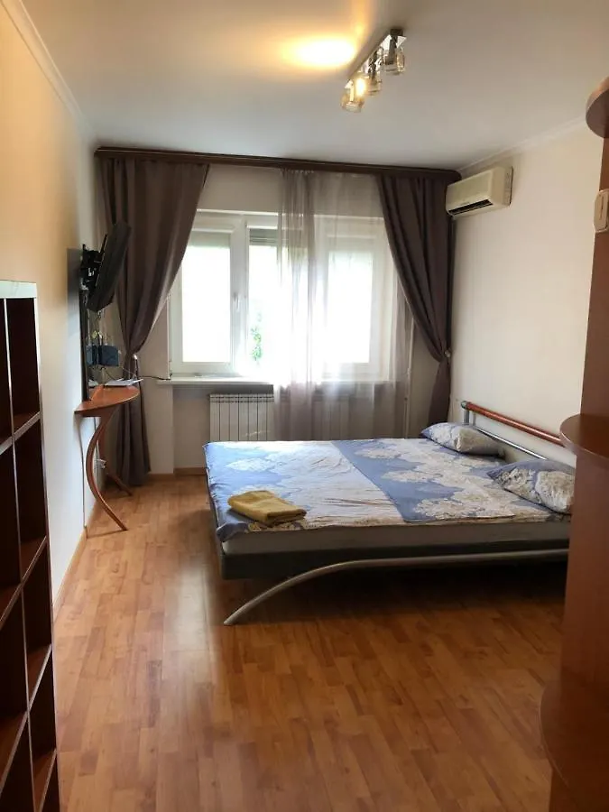 Kresatik Street City Center For Big Family Kiev Ukraine